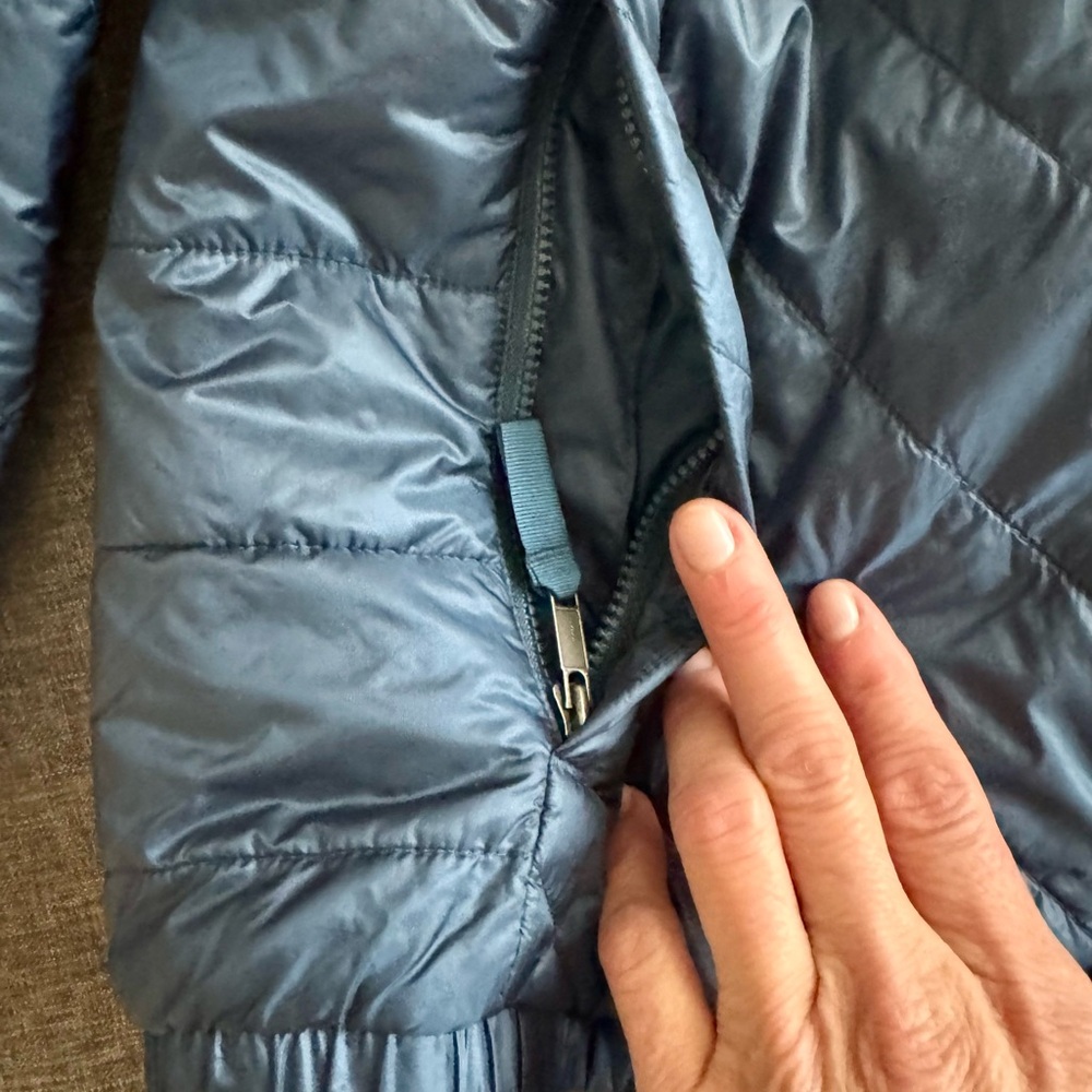 SOLD‼️Women's Patagonia Lightweight Radalie Bomber Jacket - Picture 3 of 10